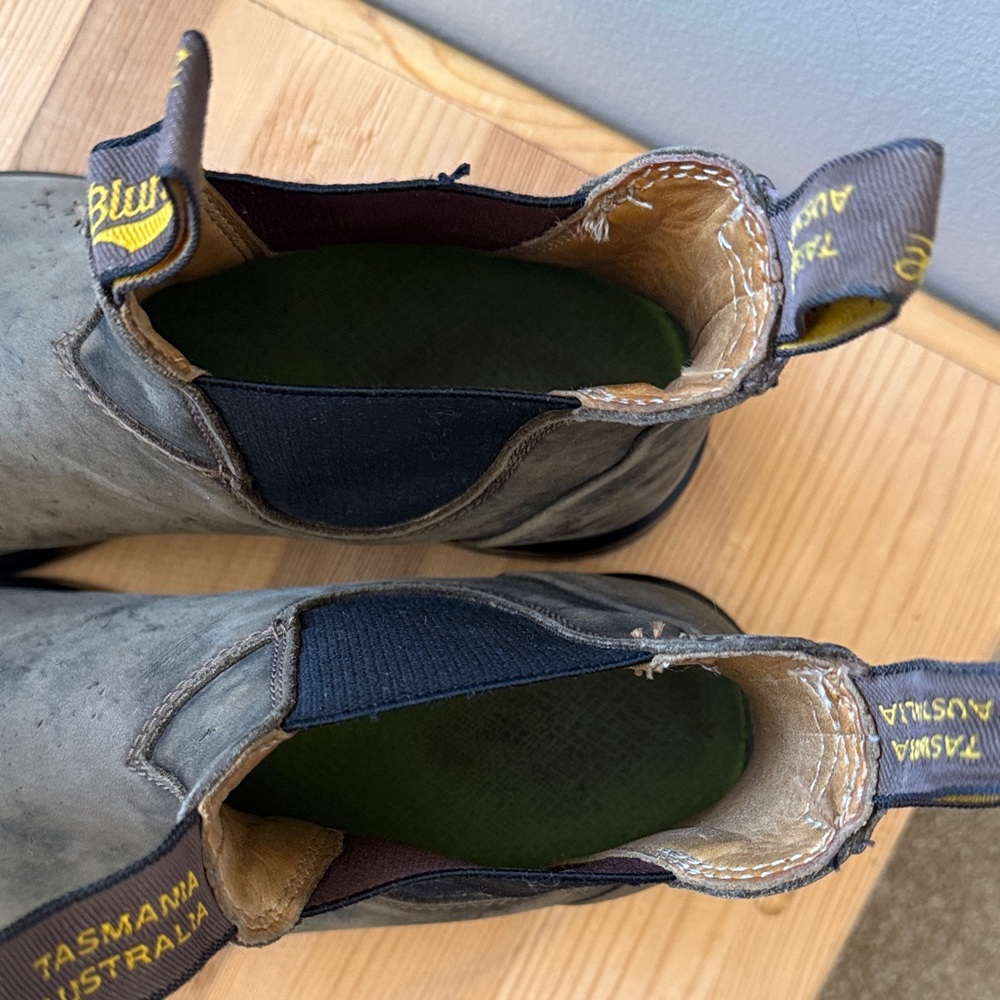 Blundstone Distressed Brown Leather Boots - Picture 4 of 8